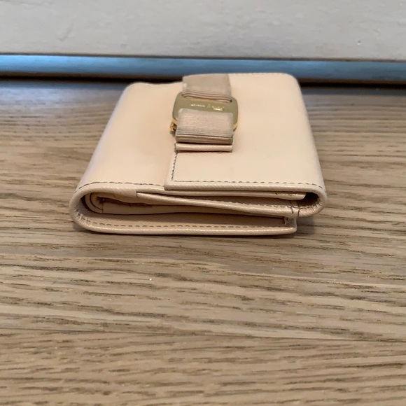 Salvatore Ferragamo Cream Wallet with Gold Buckle - Picture 3 of 15